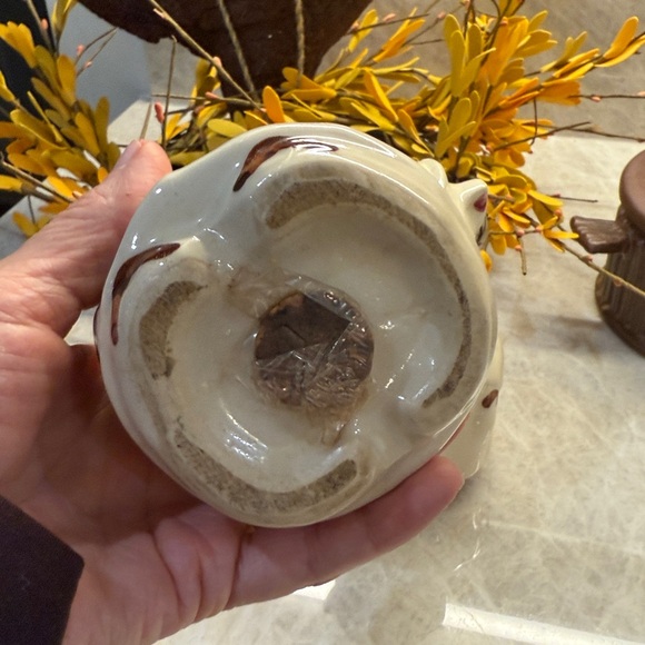 Vintage Winnie Pig Salt and Pepper Shakers by Shawnee - Picture 3 of 6